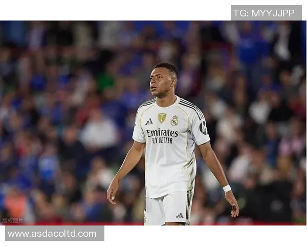 足球明星化身低调高手逆袭赛场展现非凡实力令人惊叹